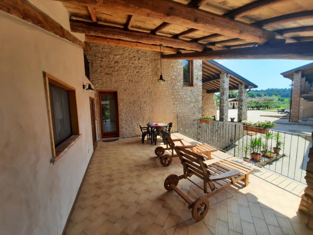 Corte Davini Agriturismo Monzambano Kültér fotó