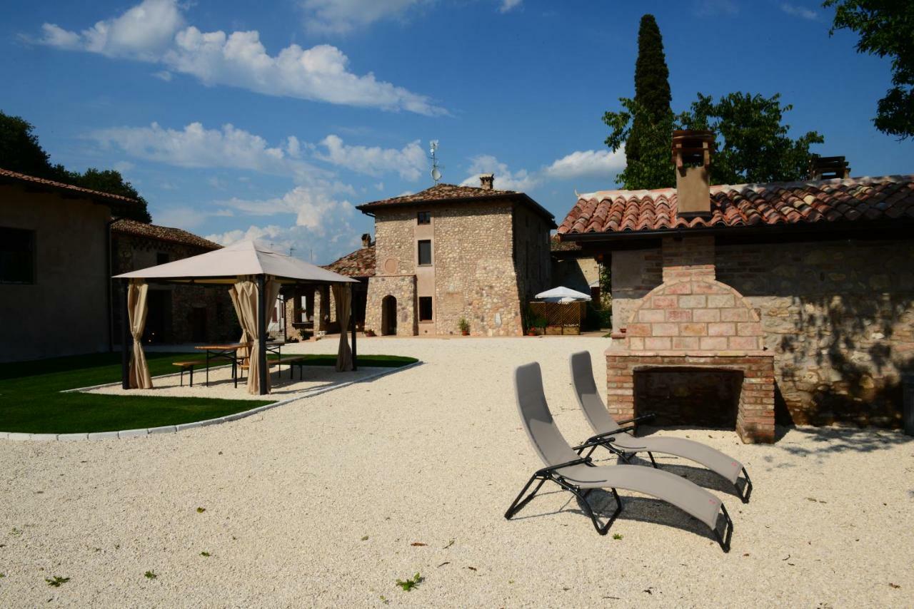 Corte Davini Agriturismo Monzambano Kültér fotó